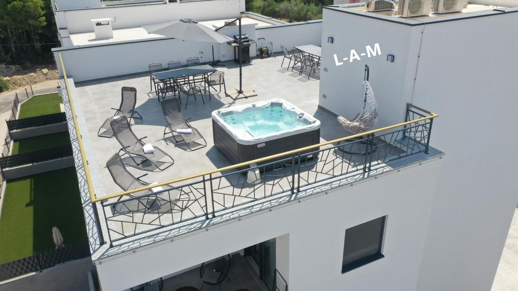 L-a-m