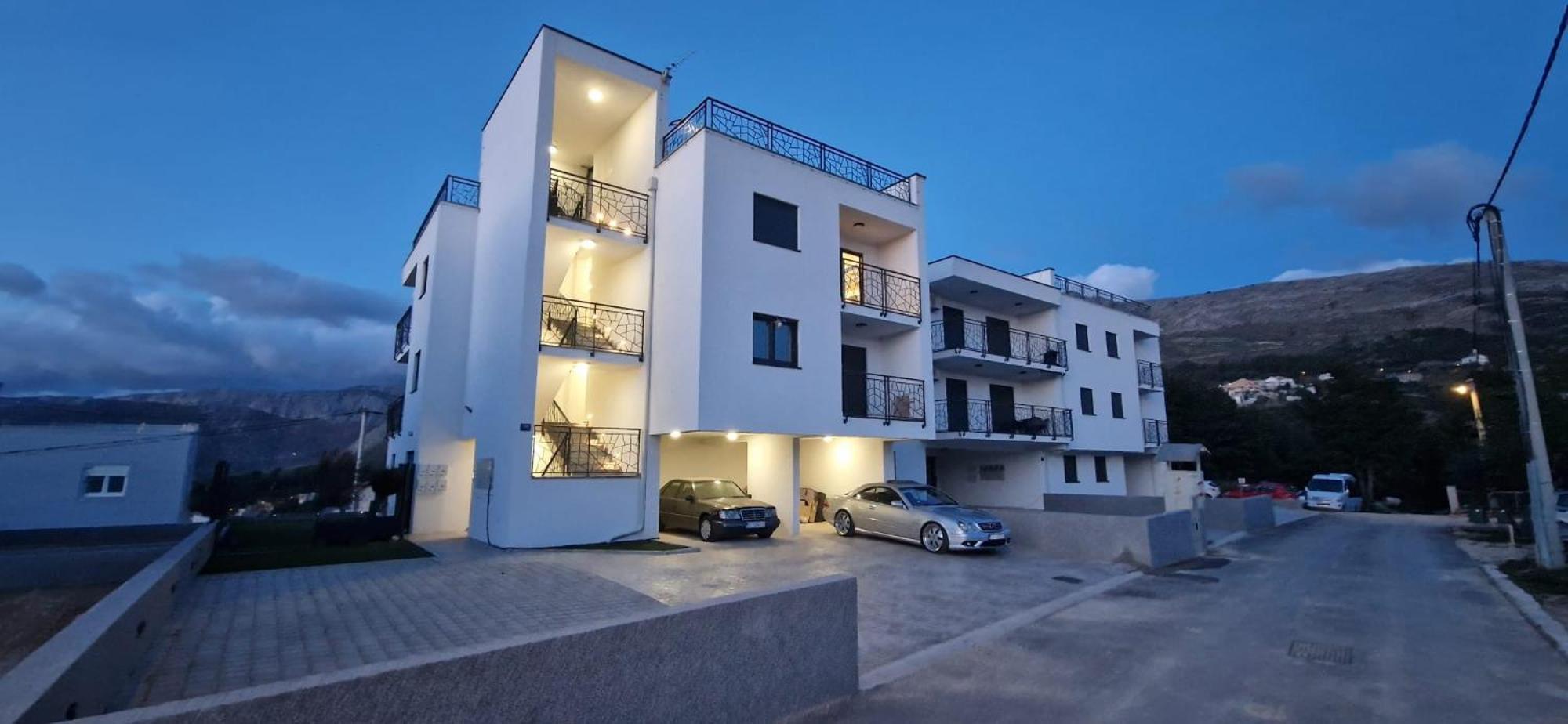 L-a-m Apartment *