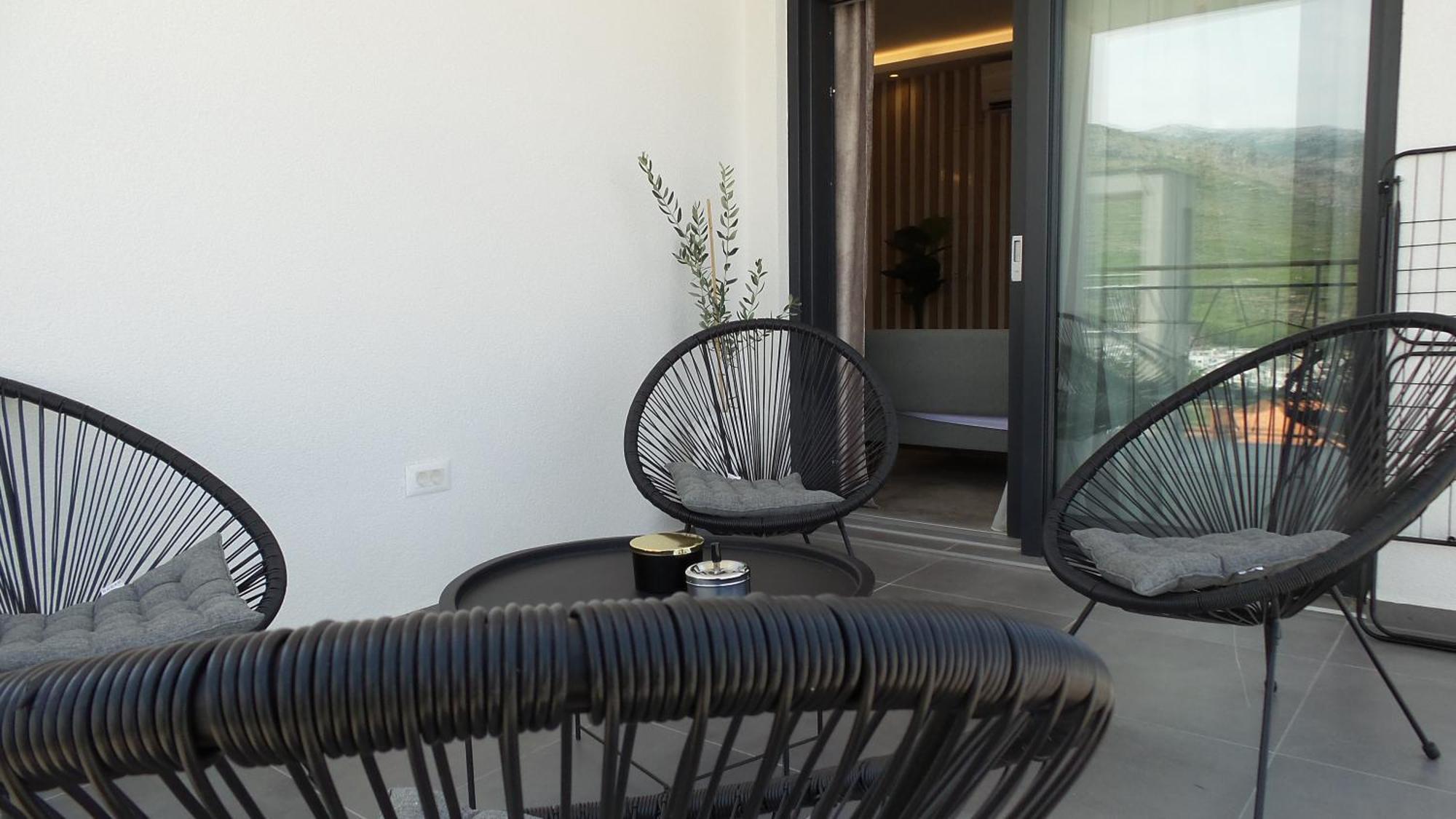 L-a-m Apartment *