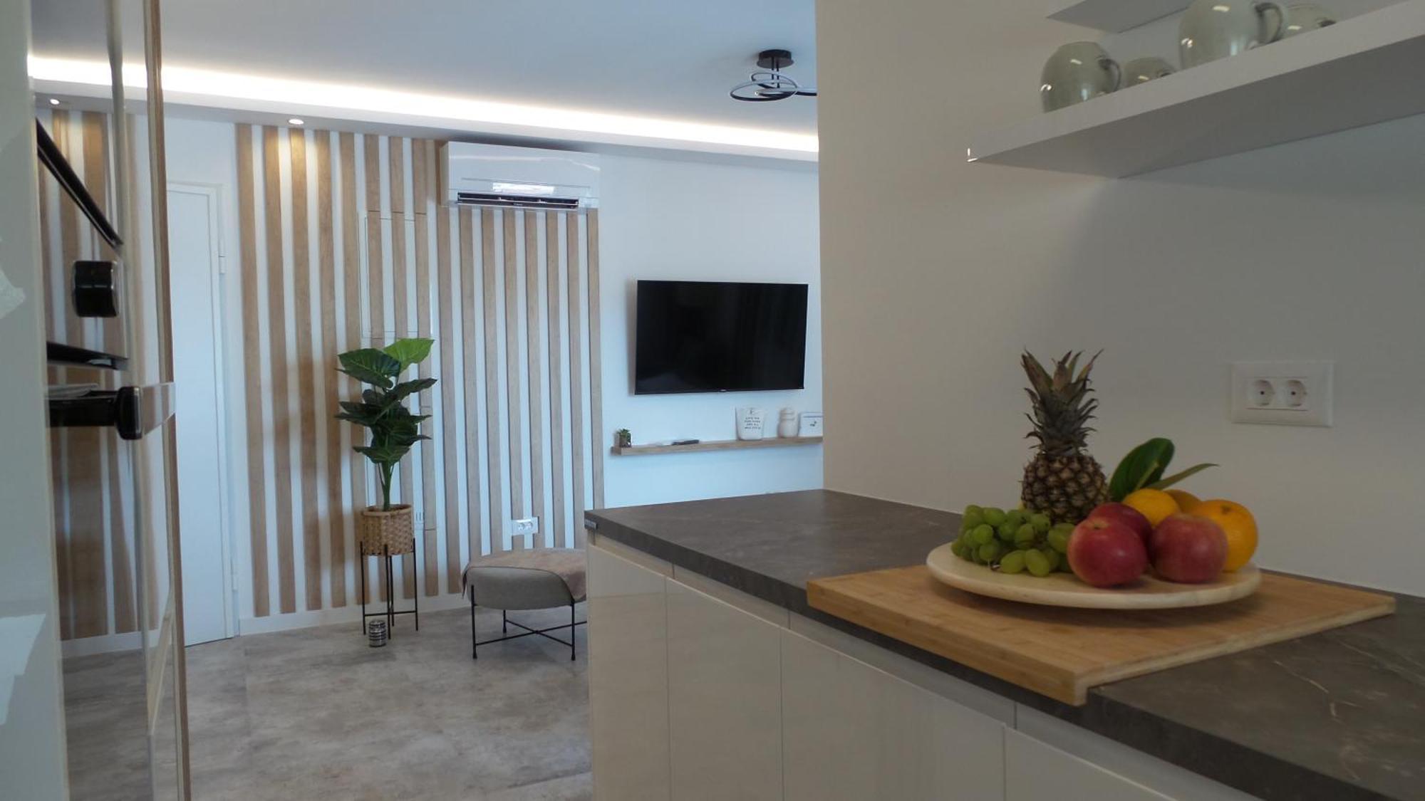 L-a-m Apartment Podstrana
